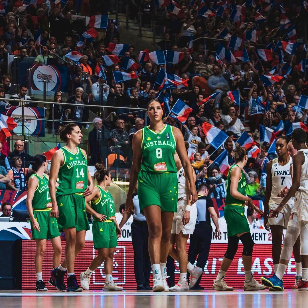 Elizabeth Cambage in national jersey